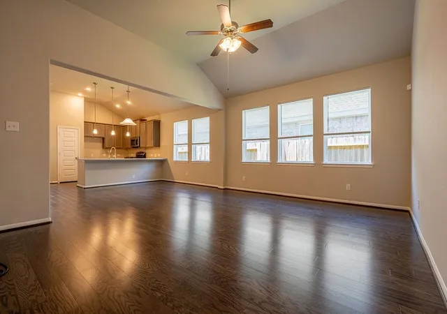 3rd image of 8435 Sunset Horizon Dr, Baytown, TX 77521 | MLS# 61475202
