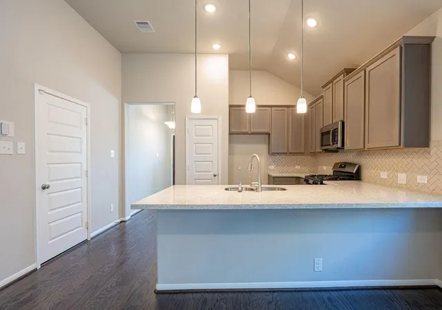 4th image of 8435 Sunset Horizon Dr, Baytown, TX 77521 | MLS# 61475202