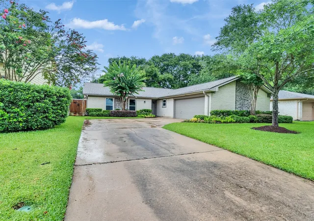 2nd image of 1418 Barrowgate Dr, Sugar Land, TX 77498 | MLS# 47784254
