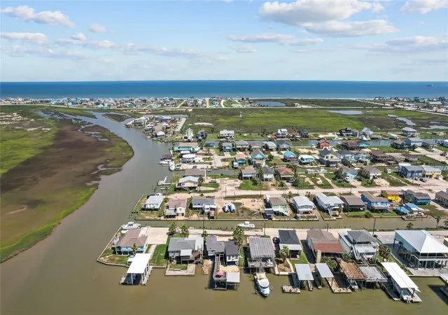 2nd image of 347 Bonito Ln, Freeport, TX 77541 | MLS# 49650610