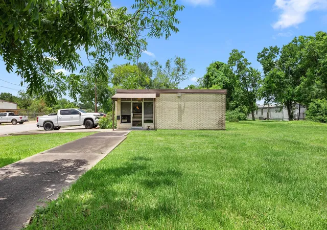 2nd image of 810 808 Morton St, Richmond, TX 77469 | MLS# 57905557