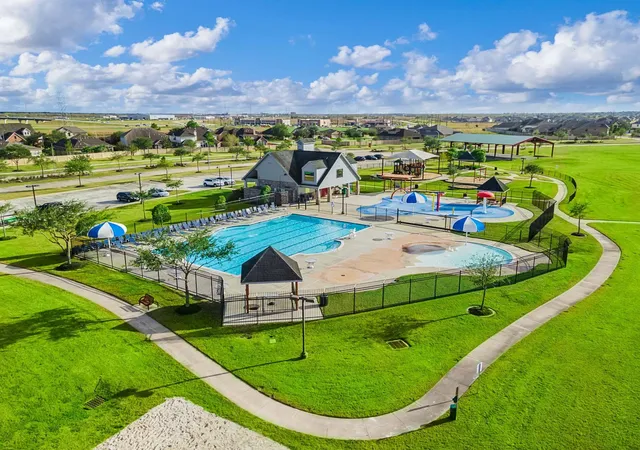 Photo 18 of Single family home for sale at 1915 Tioga View Dr, Rosharon, TX 77583 | MLS# 60112656 | Listing updated on 2026-09-04