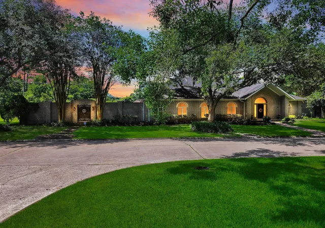 2nd image of 3 Bayou Bend, Beaumont, TX 77706 | MLS# 77578885