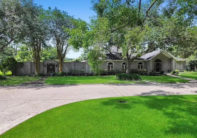 3rd image of 3 Bayou Bend, Beaumont, TX 77706 | MLS# 77578885