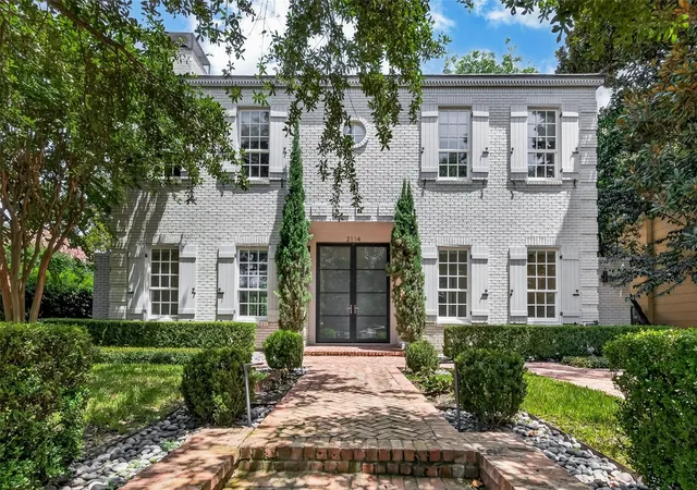 Photo 1 of Sale Pending at 2114 Wroxton Rd, Houston, TX 77005 | MLS# 49631675 | Listing updated on 2026-09-17