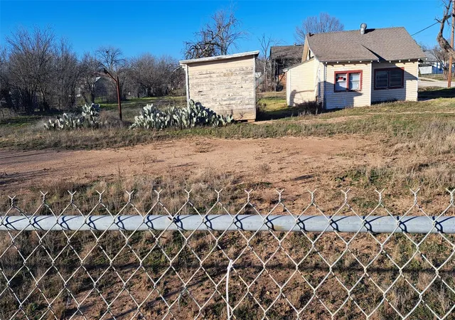 Homes for sale in Coleman, TX | 804 S Neches St, Coleman, TX 76834 | MLS# 56585395