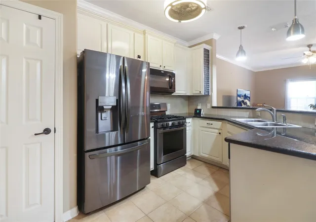 Homes for sale in Houston, TX | 2865 Westhollow Dr #59, Houston, TX 77082 | MLS# 11018063
