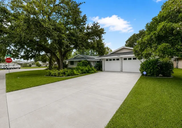 2nd image of 1616 Redway Ln, Houston, TX 77062 | MLS# 10734366