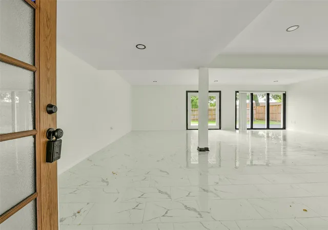 Photo 3 of Sale Pending at 1616 Redway Ln, Houston, TX 77062 | MLS# 10734366 | Listing updated on 2026-09-16