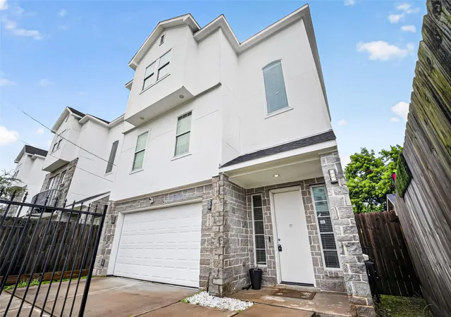 Photo 1 of Single family home for sale at 7814 De Priest St, Houston, TX 77088 | MLS# 42988110 | Listing updated on 2026-09-24