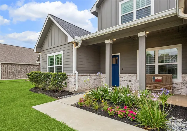 2nd image of 111 Creekside Lane, Lake Jackson, TX 77566 | MLS# 39124818