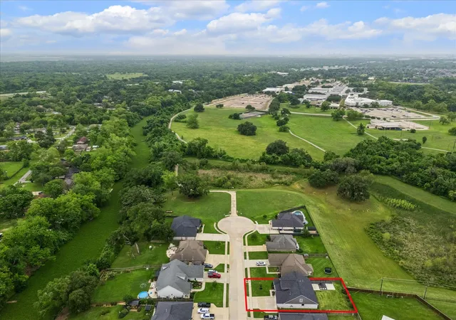 32nd image of 111 Creekside Lane, Lake Jackson, TX 77566 | MLS# 39124818