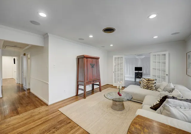 4th image of 3422 Norris Dr, Houston, TX 77025 | MLS# 86027673