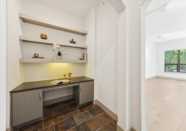 Photo 3 of Sale Pending at 1901 Post Oak Blvd #2203, Houston, TX 77056 | MLS# 96104882 | Listing updated on 2026-10-07