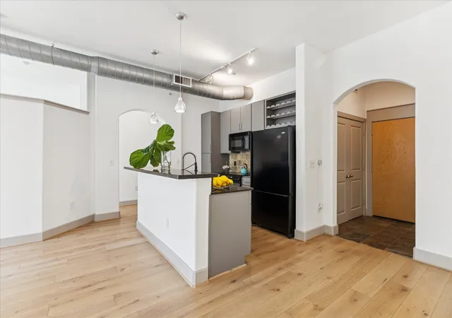 Photo 4 of Sale Pending at 1901 Post Oak Blvd #2203, Houston, TX 77056 | MLS# 96104882 | Listing updated on 2026-10-07