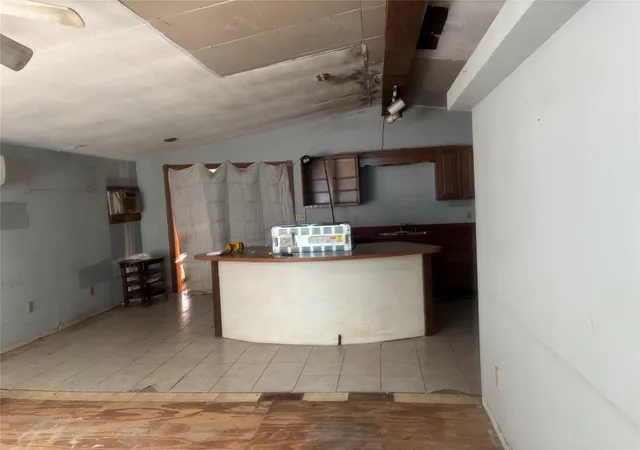 4th image of 1620 Dick Bay Dr, Dickinson, TX 77539 | MLS# 49833689