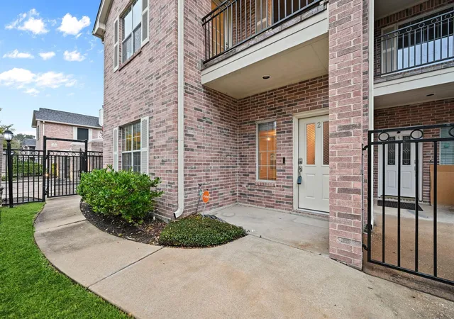 Homes for sale in Houston, TX | 2865 Westhollow Dr, Houston, TX 77082