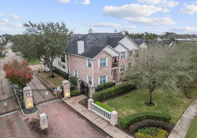 Homes for sale in Houston, TX | 2865 Westhollow Dr, Houston, TX 77082