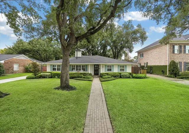 2nd image of 5638 Piping Rock Ln, Houston, TX 77056 | MLS# 98457667