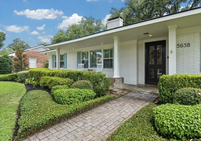 3rd image of 5638 Piping Rock Ln, Houston, TX 77056 | MLS# 98457667