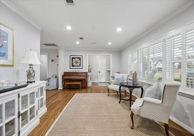 5th image of 5638 Piping Rock Ln, Houston, TX 77056 | MLS# 98457667