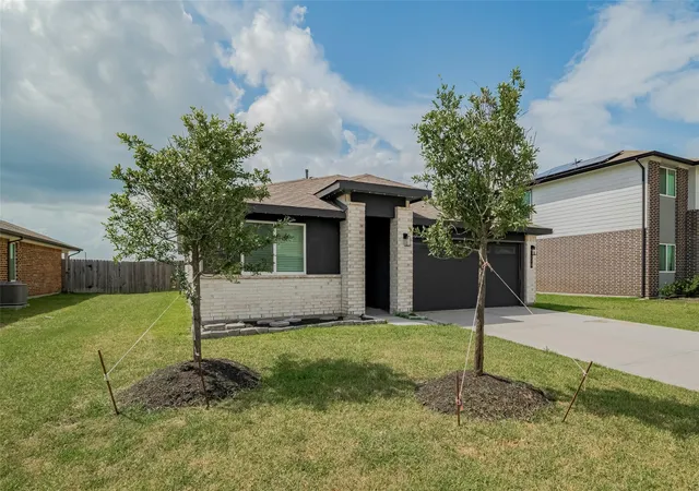 2nd image of 14519 Sweet Water Dr, Mont Belvieu, TX 77523 | MLS# 47754436
