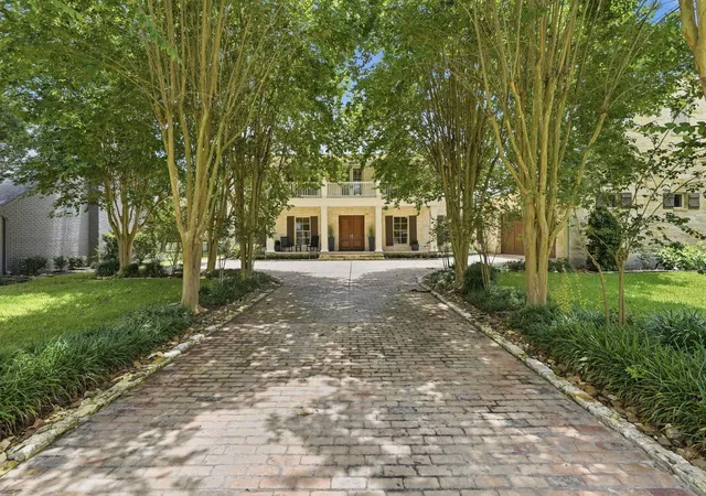 Photo 2 of Single family home for sale at 6007 Bermuda Dunes Dr, Houston, TX 77069 | MLS# 65433639 | Listing updated on 2026-09-20