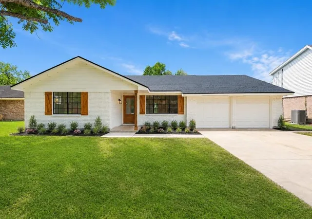 1st image of 104 Oriole Lane, Angleton, TX 77515 | MLS# 80734075