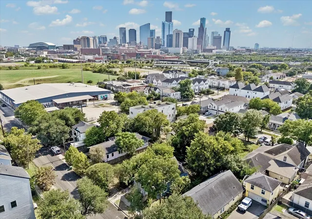 Photo 3 of Sale Pending at 1609 Fulton St, Houston, TX 77009 | MLS# 69382433 | Listing updated on 2026-09-08