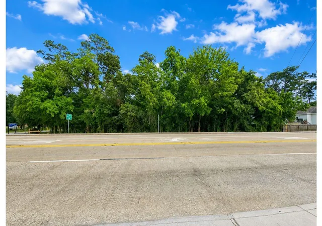 2nd image of 1016 E Fm 517, Dickinson, TX 77539 | MLS# 75040222