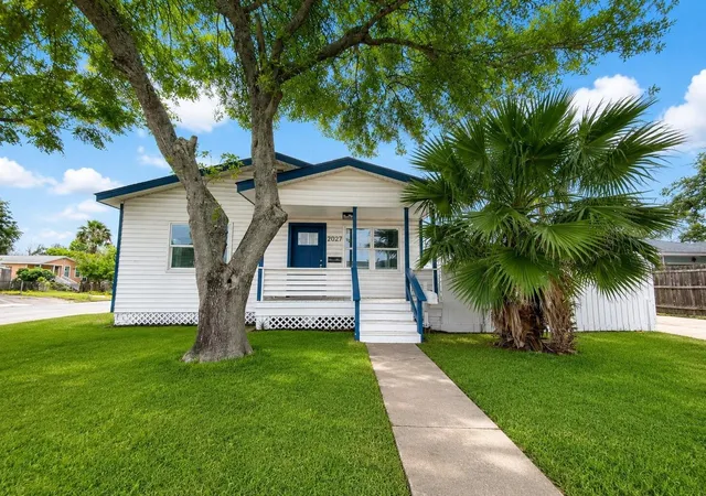 Photo 1 of Single family home for sale at 2027 54th Street, Galveston, TX 77551 | MLS# 76078522 | Listing updated on 2026-07-22
