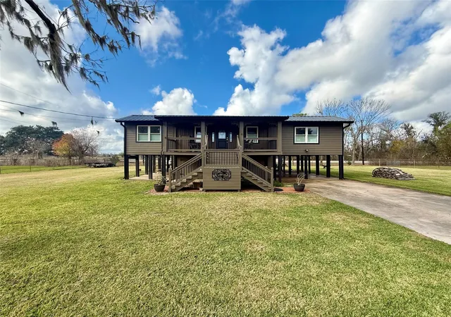 Homes for sale in Damon, TX | 302444 Plantation, Damon, TX 77430 | MLS# 25129296
