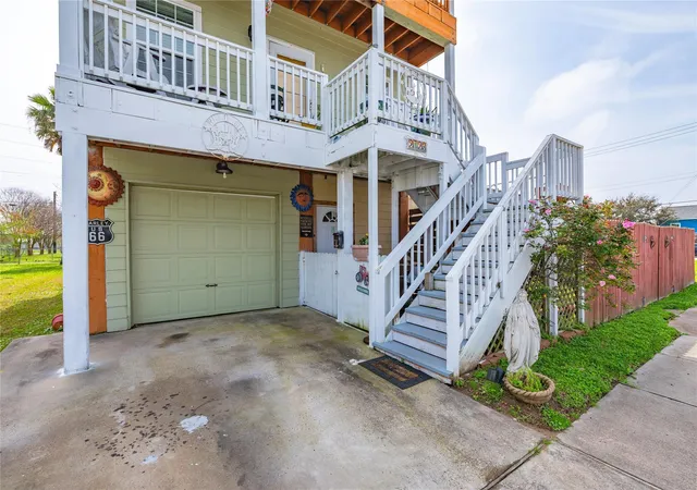 Photo 3 of Single family home for sale at 2723 Postoffice, Galveston, TX 77550 | MLS# 84567384 | Listing updated on 2026-08-08