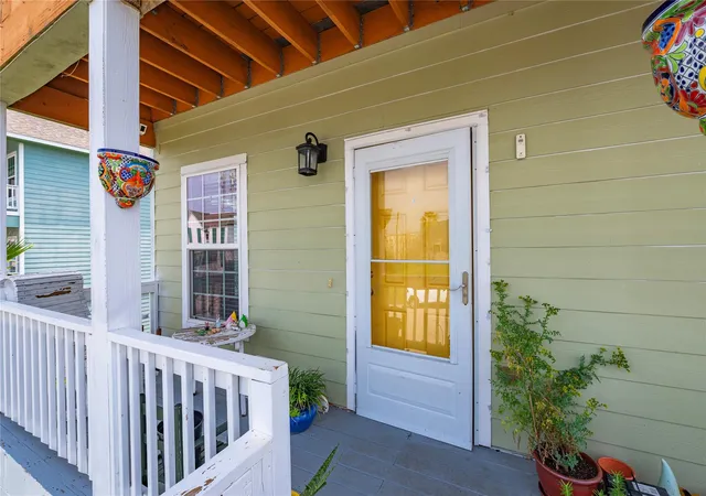 Photo 3 of Single family home for sale at 2723 Postoffice, Galveston, TX 77550 | MLS# 84567384 | Listing updated on 2026-08-08