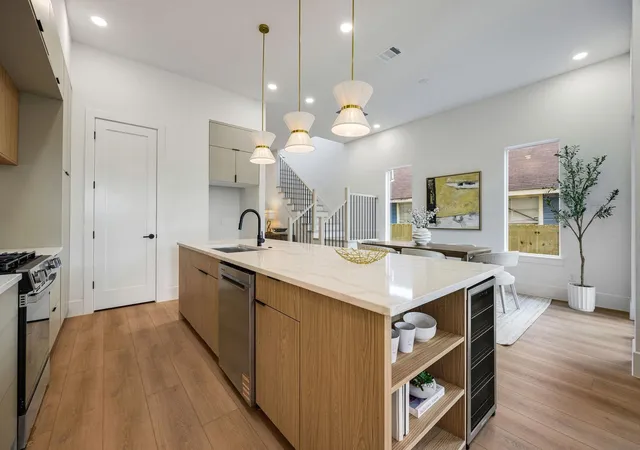 3rd image of 3319 Rogers St, Houston, TX 77022 | MLS# 93063663