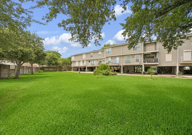 5th image of 30 Lakewood Ln #30, Seabrook, TX 77586 | MLS# 95372655