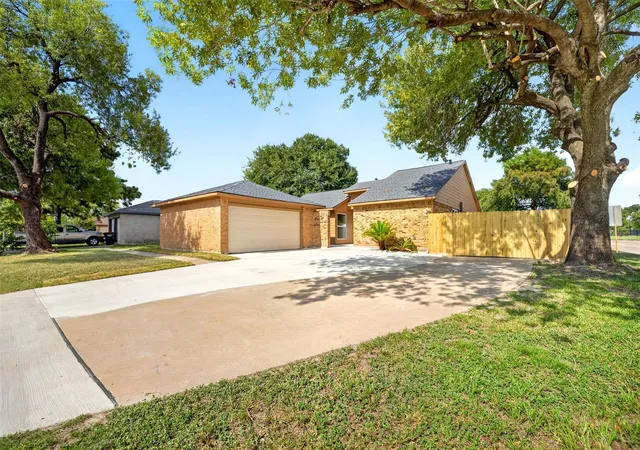 Photo 3 of Single family home for sale at 8702 Parkway Forest Dr, Houston, TX 77044 | MLS# 6301341 | Listing updated on 2026-09-19