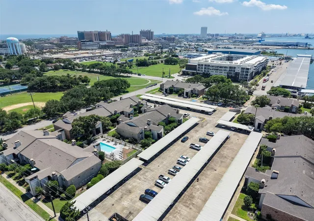 Photo 4 of Condo for sale at 7033 N Holiday Dr, Galveston, TX 77550 | MLS# 37231445 | Listing updated on 2026-07-25