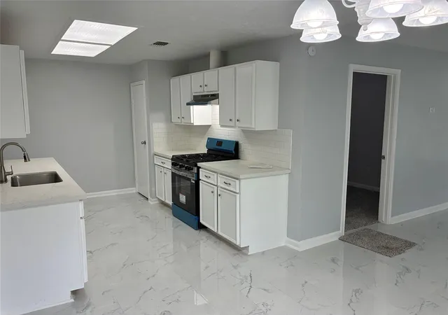 5th image of 5315 Gayla Ln, Baytown, TX 77521 | MLS# 65430711