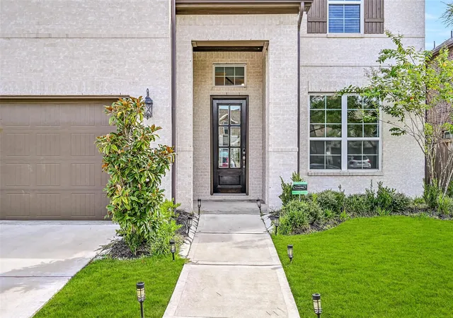 Photo 3 of Single family home for sale at 2641 Summer Indigo Trl, Pearland, TX 77089 | MLS# 79181395 | Listing updated on 2026-09-15