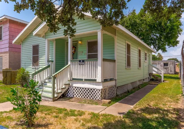 Photo 1 of Single family home for sale at 1523 22nd St, Galveston, TX 77550 | MLS# 80174083 | Listing updated on 2026-06-16