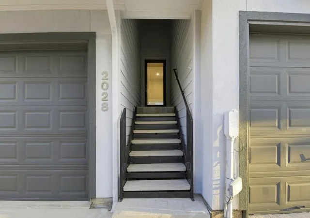 Photo 4 of Townhouse for sale at 2028 Tuam St, Houston, TX 77004 | MLS# 7116711 | Listing updated on 2026-10-08