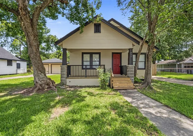 Homes for sale in Baytown, TX | 711 Bowie St, Baytown, TX 77520 | MLS# 10196805