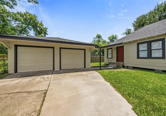 Homes for sale in Baytown, TX | 711 Bowie St, Baytown, TX 77520 | MLS# 10196805