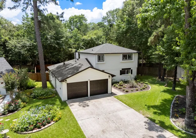 Photo 2 of Single family home for sale at 10 E White Willow Cir, Spring, TX 77381 | MLS# 51847273 | Listing updated on 2026-09-13