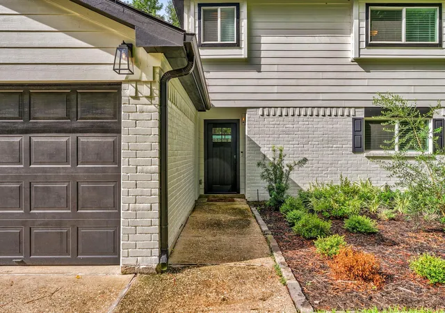 Photo 3 of Single family home for sale at 10 E White Willow Cir, Spring, TX 77381 | MLS# 51847273 | Listing updated on 2026-09-13