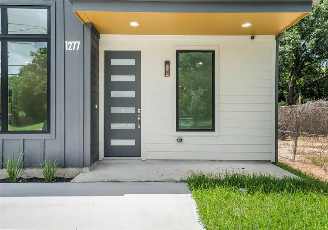 Photo 3 of Sale Pending at 1277 Dewalt St, Houston, TX 77088 | MLS# 23990672 | Listing updated on 2026-09-16