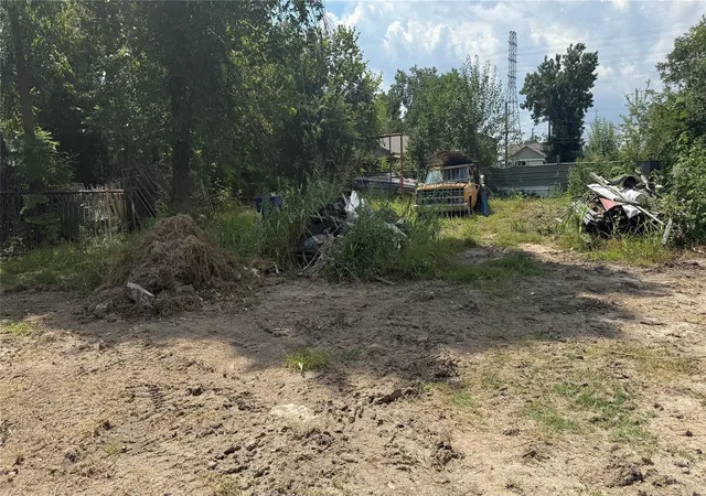 Photo 4 of Land for sale at 0 Hewrick, Houston, TX 77020 | MLS# 36784627 | Listing updated on 2025-10-02