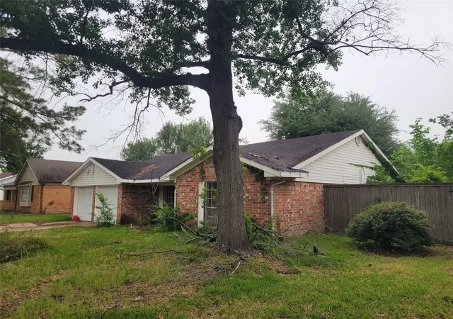 Photo 2 of Single family home for sale at 13827 Lantern Ln, Houston, TX 77015 | MLS# 84205879 | Listing updated on 2026-09-15