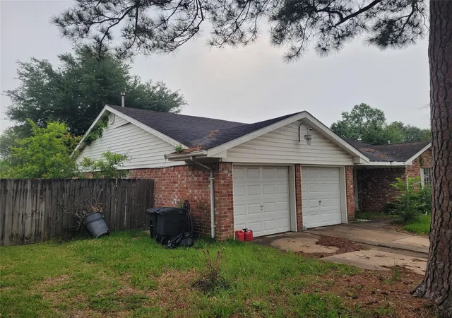 Photo 3 of Single family home for sale at 13827 Lantern Ln, Houston, TX 77015 | MLS# 84205879 | Listing updated on 2026-09-15